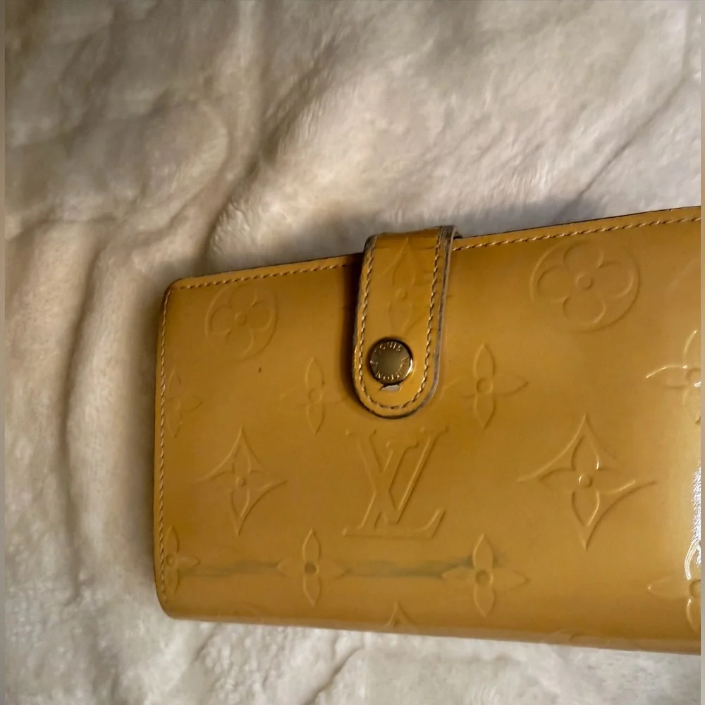 Louis Vuitton Yellow Monogram Vernis Wallet - Picture 2 of 16